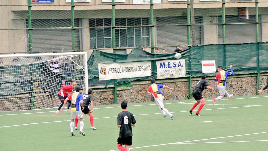 Carlos Peppe jugando para FC Andorra. Foto: X @sergi_vargas