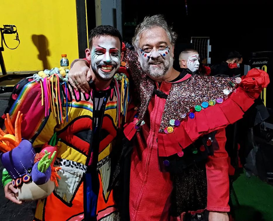 Con satisfacción lograda