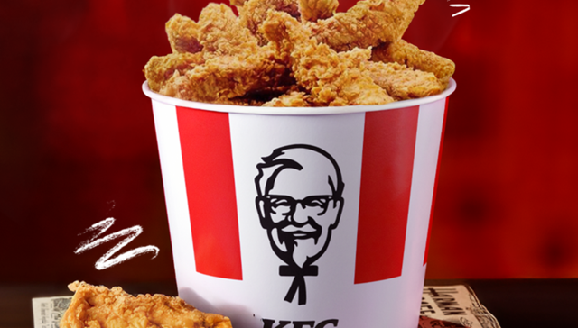 Pollo que vuela de las manos