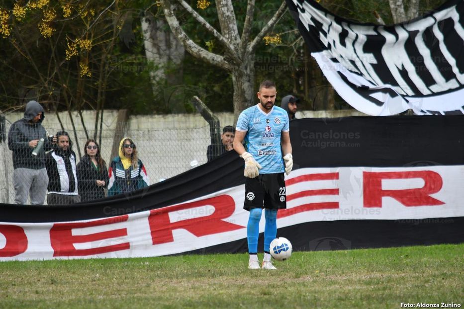 José Cortaberría jugando para Wanderers de Santa Lucía. Foto: Cedida a FútbolUy / Canelones Azulgrana
