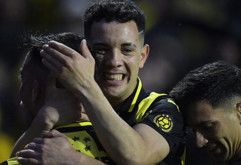 leo festejando el gol