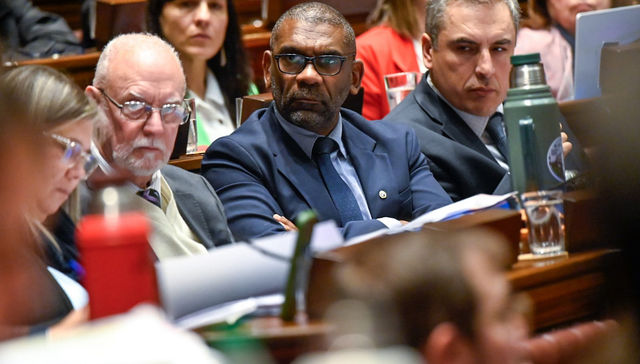 Con tridente en mano