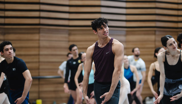 Con la punta del pie