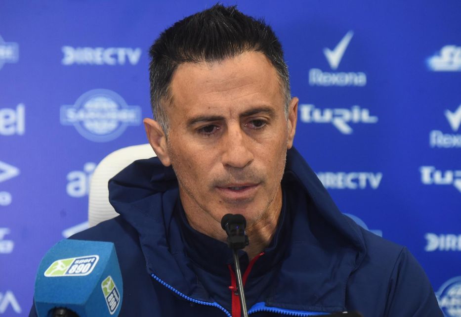 “Con el ojo negro”