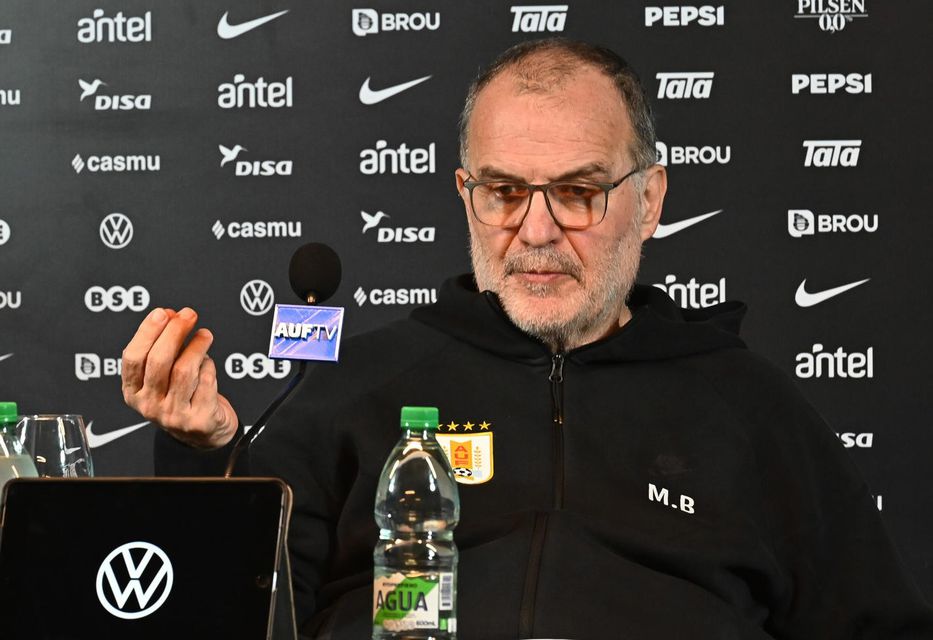 Marcelo Bielsa señaló que los medios “estafan y mienten” y lo ejemplificó con Lamine Yamal