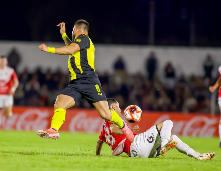 Copa AUF Uruguay: Peñarol derrotó 2-1 a Tacuarembó en el Goyenola, en la hora y sufriendo