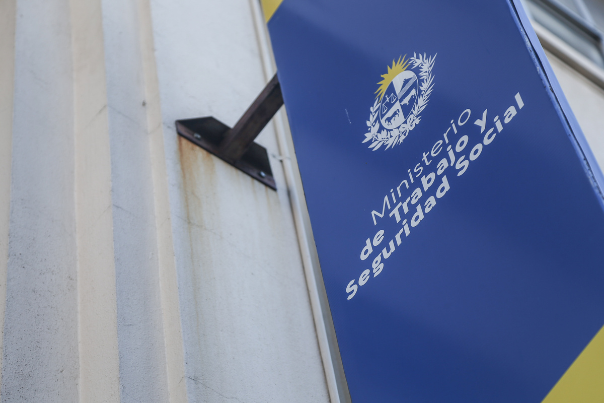 Ministerio de Trabajo convocó a sindicato por despidos en FNC; levantan paro nacional