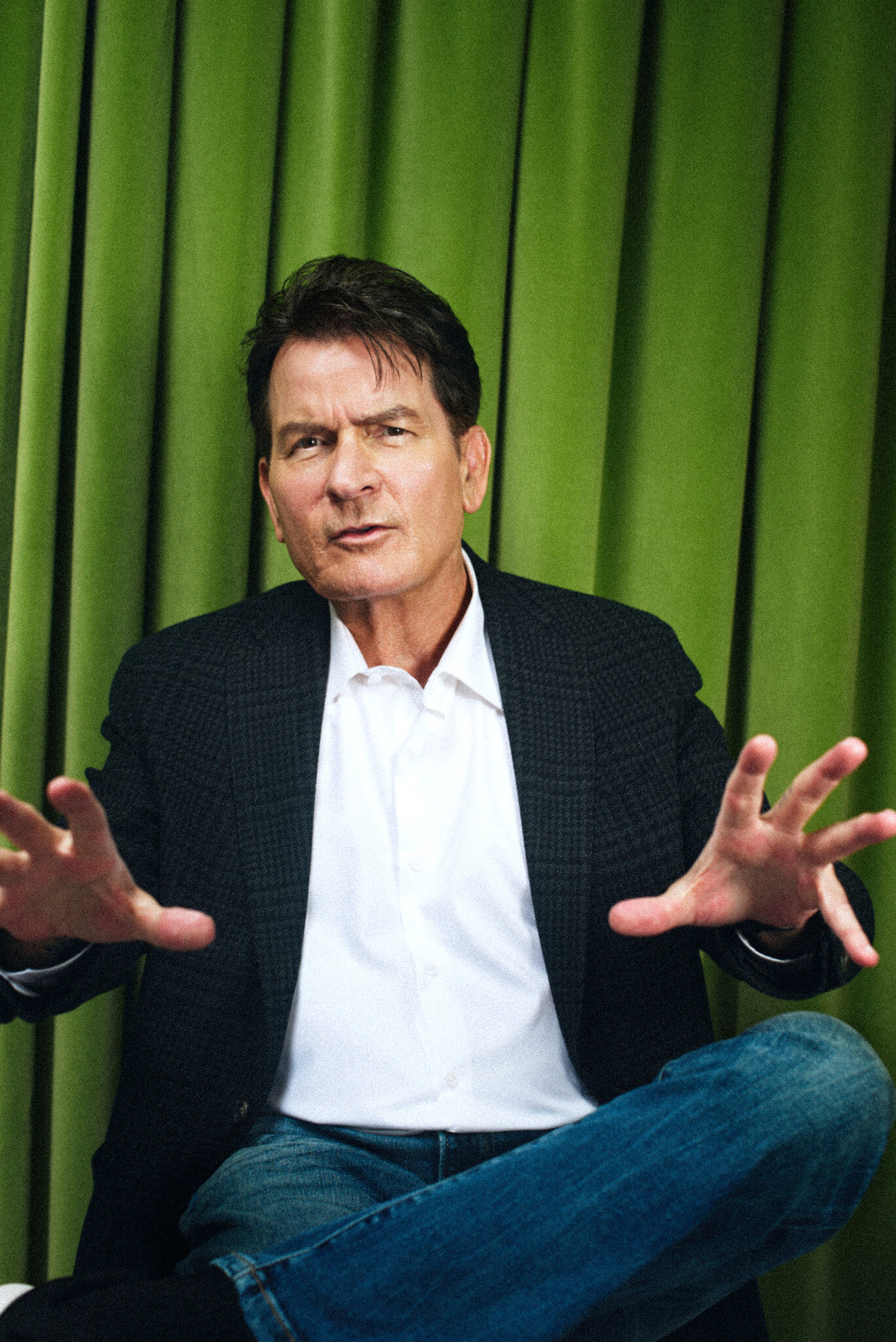 Charlie Sheen está listo para contarte todo