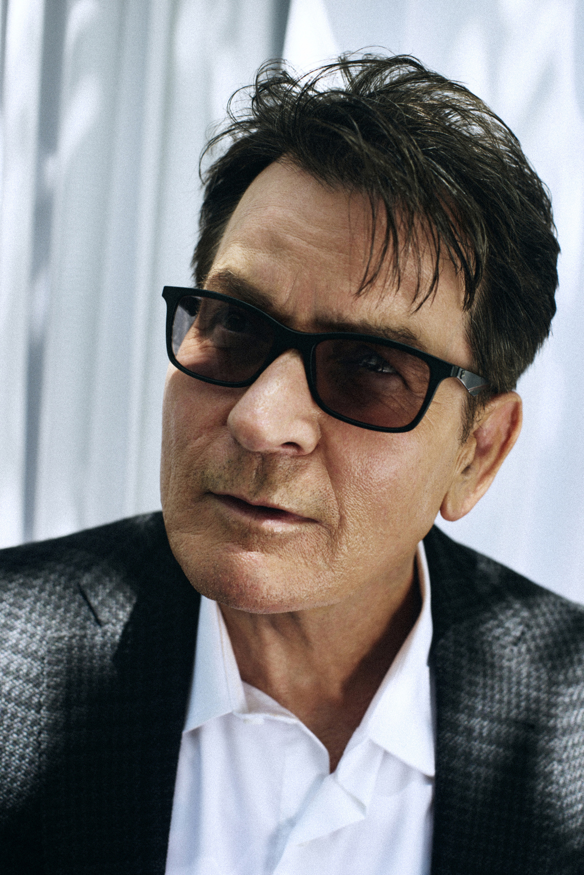 Charlie Sheen está listo para contarte todo