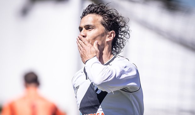 Veterano Sebastián Fernández renueva contrato con Danubio por un año más