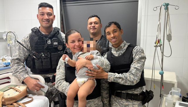 Aplauso, medalla y beso