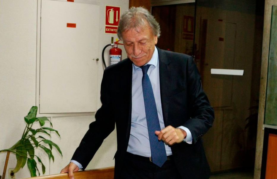 Con los dientes apretados