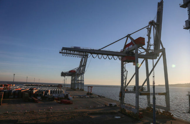 Sindicato de puerto paralizó actividad y exigió “bono adicional”; empresa respondió