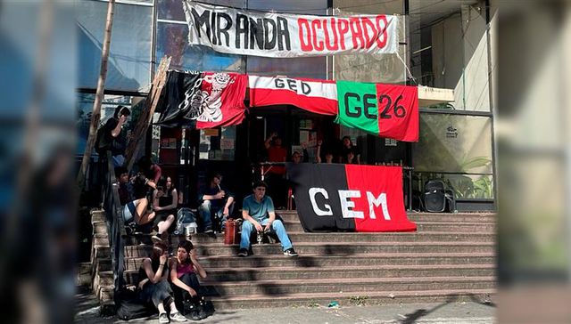 Grupo de wpp: ¿entonces hay clase?