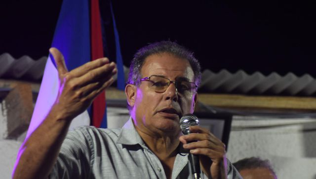 Se está votando...