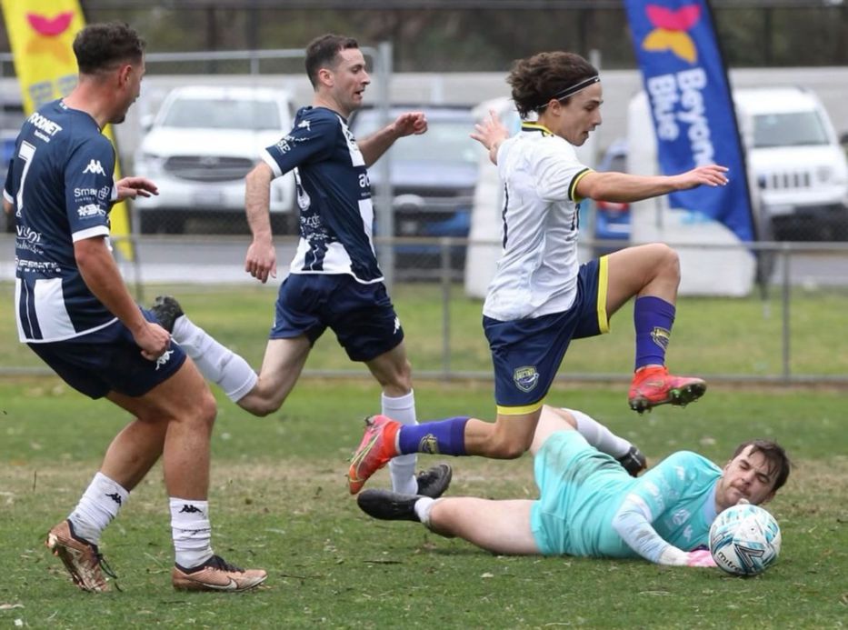 Gonzalo Ferreira jugando en Casey Comets de Australia. Foto: Instagram @gonza_ferreira8