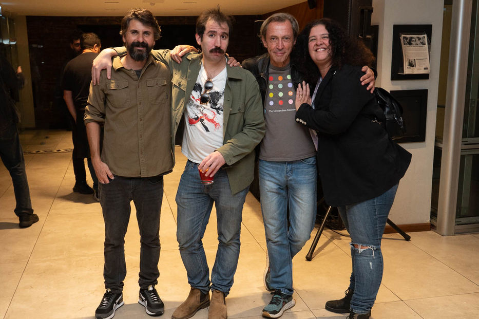 El fotógrafo Javier Noceti, Manuel Serra, editor de LatidoBEAT, Javier Serra, director de Montevideo Portal, y María Noel Domínguez, editora general de Montevideo Portal..