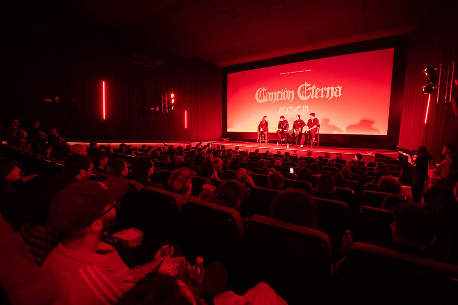 El cine Alfabeta lleno de cabo a rabo en la presentación del corto 'Canción Eterna'.