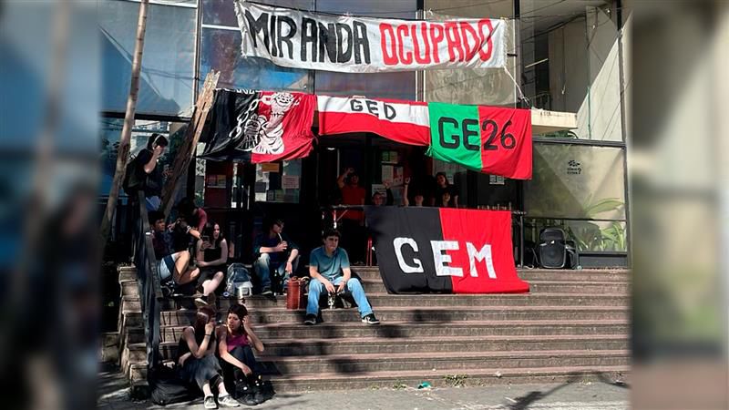 Grupo de wpp: ¿entonces hay clase?