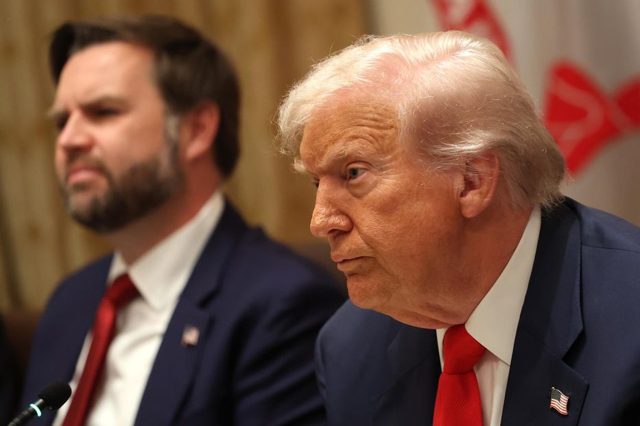 Trump dice que ordenó reiniciar “inmediatamente” pruebas de armas nucleares