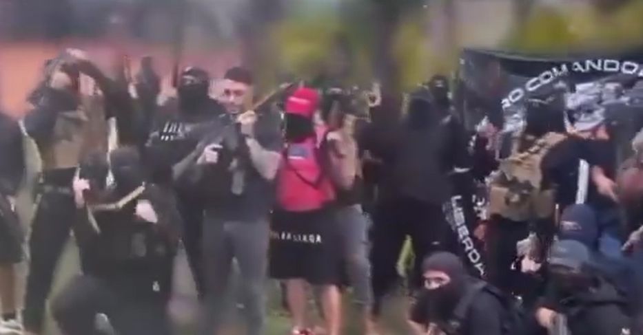 Con todos los fierros