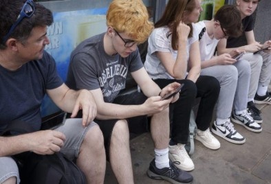 La mitad de los jóvenes teme cómo será el mundo en diez años por la IA