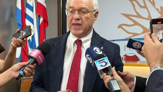 Con bombos y chirimbolos