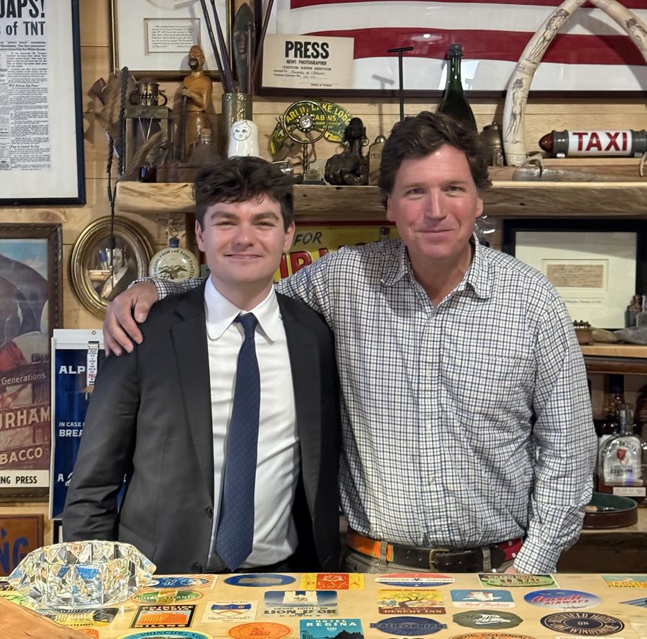 Foto: X @NickJFuentes