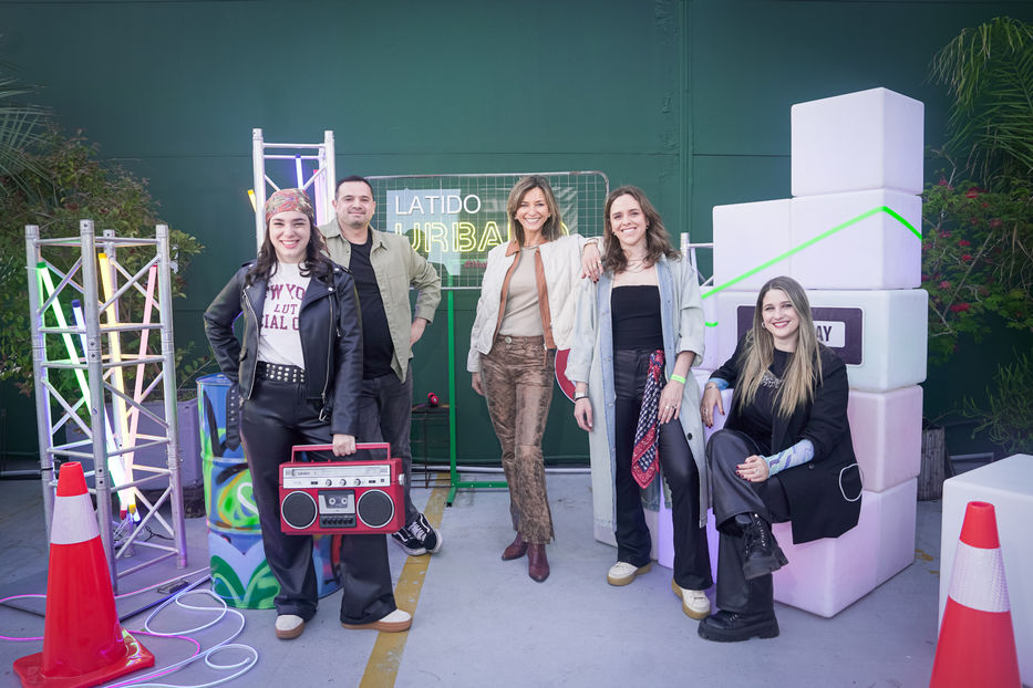 Meital Fabbius, Gustavo Buela, Karina Tucuna, Victoria Gherzo, Paola Fabbri, equipo de marketing de Nuevocentro. Foto: cedida a Montevideo Portal