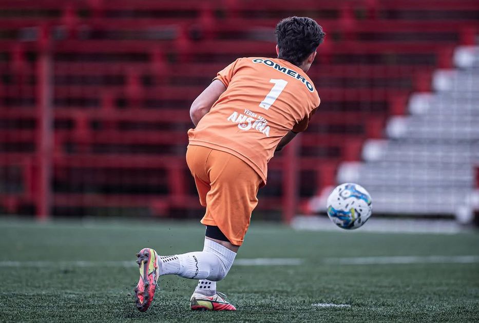 Agustín Delgado jugando en Rocha FC. Foto: Instagram @peliita22 / @agudelgado01