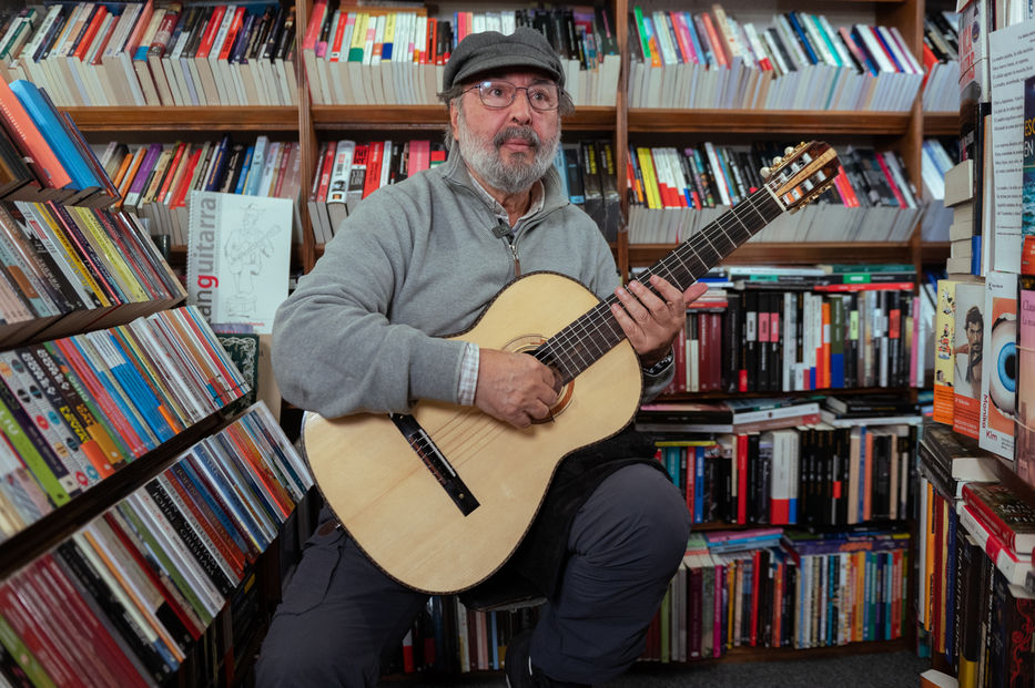 Músicos y anaqueles