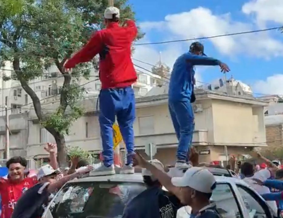 Traigan puertas que manijas sobran