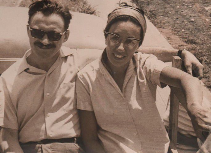 Porque la noche pasa y digo amor