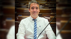 Con la frente en alto y no amplio