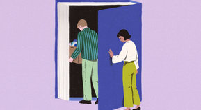 Con una caja de pañuelos