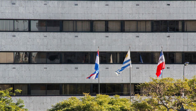 Cruzó al anexo