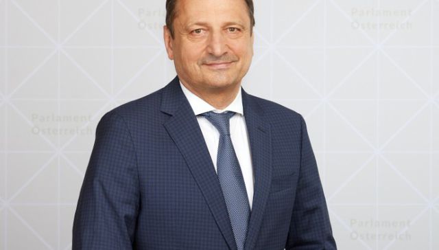 Solo confío en su voz