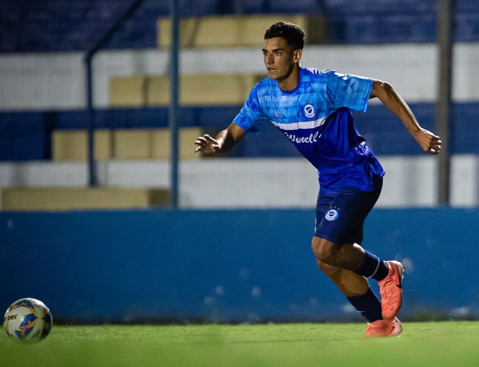 Tiago Cunha jugando en Glória de Brasil. Foto: Instagram @tiagowcunha
