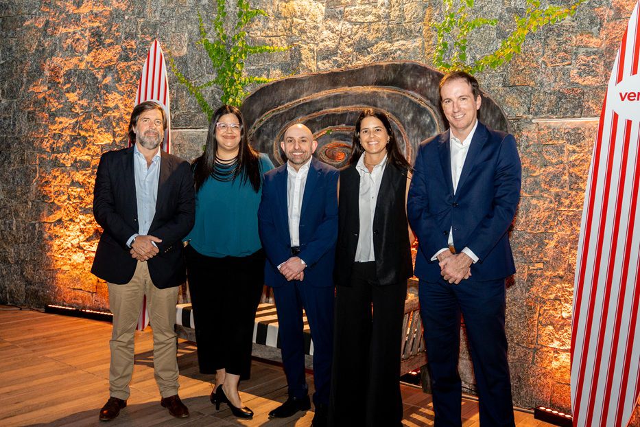 Juan José Baluga, dir. de Finanzas; Zuleika Milián, dir. de Recursos Humanos y Comunicación; Maximiliano Saporito, CEO y conuntry head de Scotiabank Uruguay; Ana Inés Lorenzo, dir. de Retail y Pymes, Damián Dalmasso, dir. de Banca Corporativa