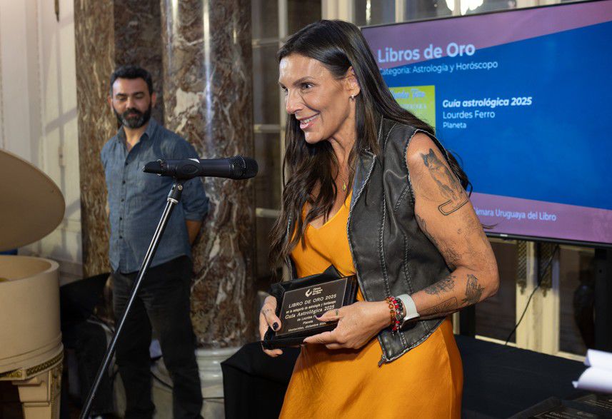 Lourdes Ferro distinguida / Javier Nocetti