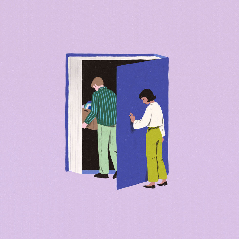 Con una caja de pañuelos