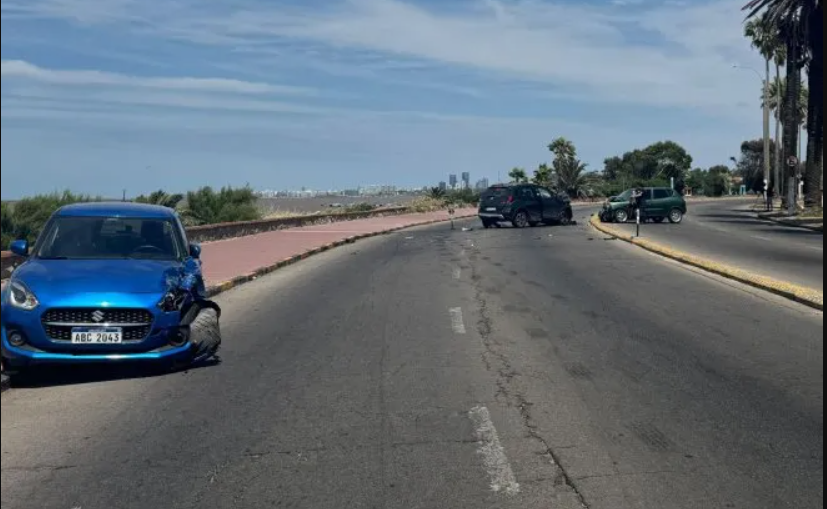 Nuevo accidente en peligrosa curva de Montevideo deja varios heridos