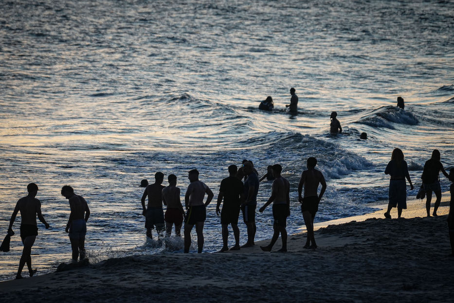 Que levante la mano como yo