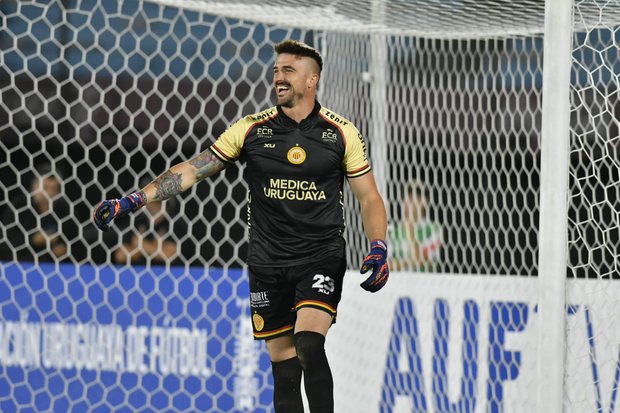 “No hay que ser hipócritas. Todos hacen tiempo”: golero de Progreso y el duelo con Peñarol