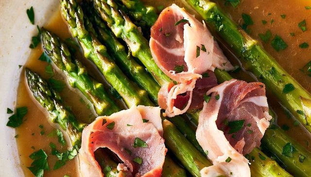 Menestra de espárragos con jamón