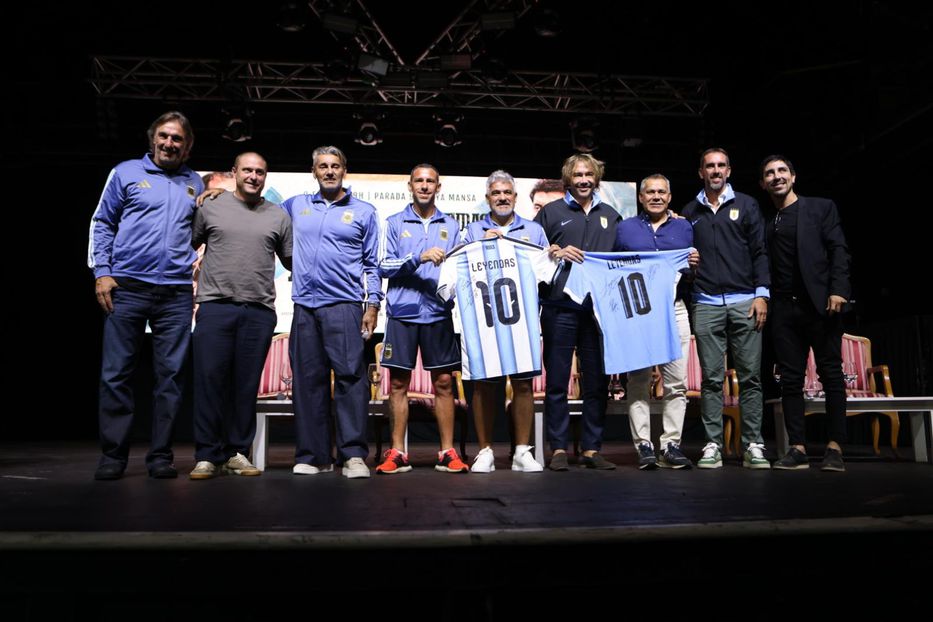 Leyendas de Uruguay y Argentina se enfrentan en la Playa Mansa