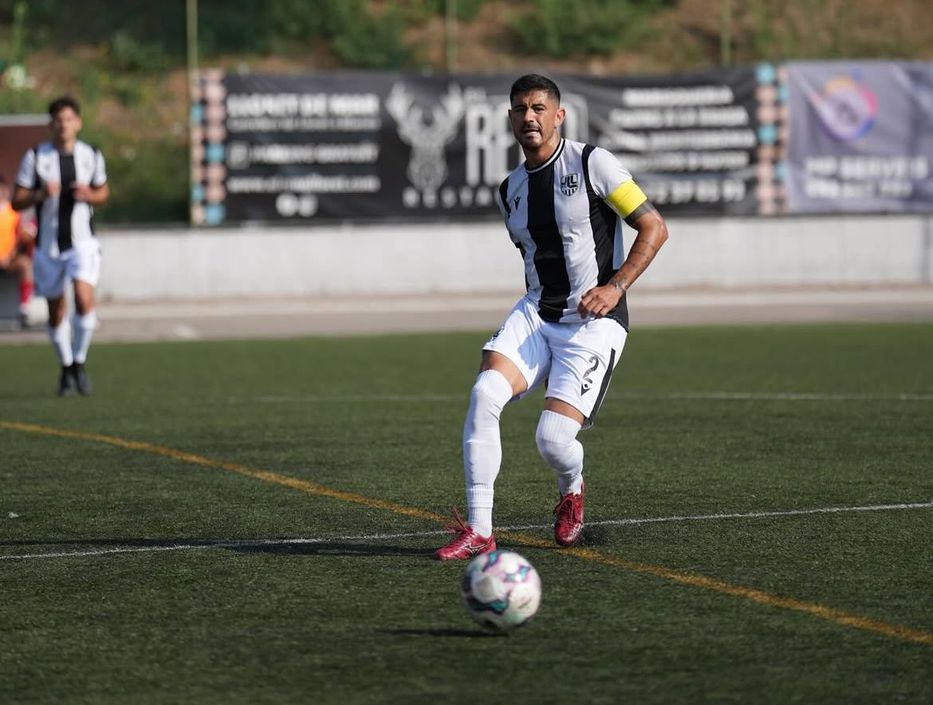 Nicolás Márquez jugando en Juventus Lloret Mar de España. Foto: Instagram @nicolasmarquez02