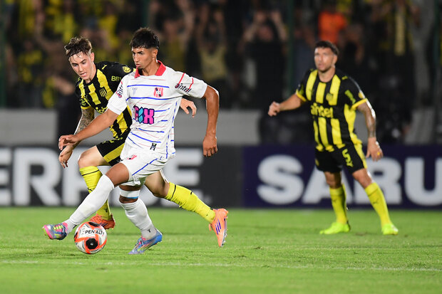 Intermedio: Peñarol y Central están empatando sin goles en el Campeón del Siglo