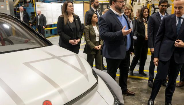 Funciona a corriente y a batería