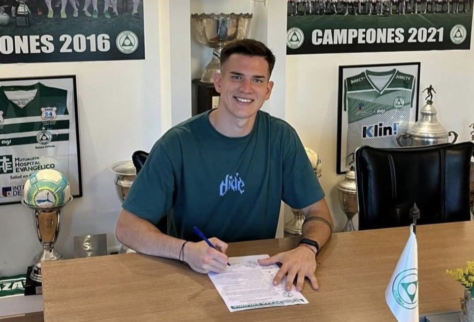 Estrecharon sus manos